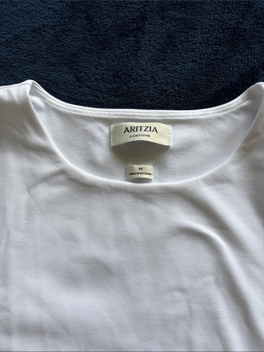 Like new aritzia contour tee! - Picture 2 of 2